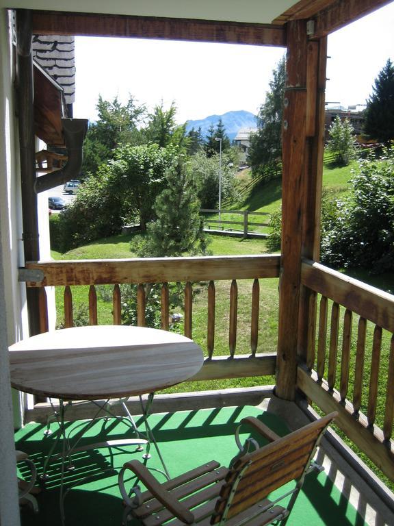 Schweizerhof Ferienwohnungen Lenzerheide 6 Ruang foto